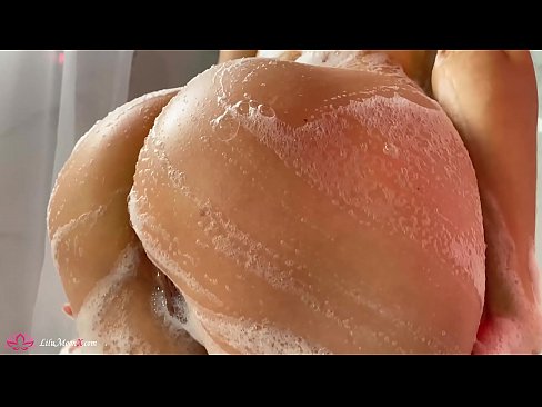❤️ Brunette dushda kuchli orgazm uchun vibrator bilan mushukni onanizm qiladi ☑ Anal videoda bizda