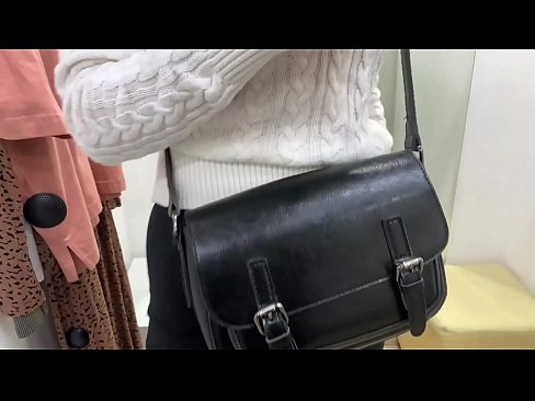 ❤️ Ommaviy onanizm yosh kaltak FeralBerry bir dildo bilan fitting xonasida ☑ Anal videoda bizda