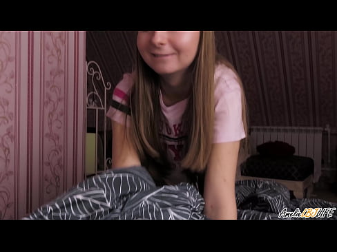 ❤️ Blondie uning BFF ning chuqur so'radi va uning og'ziga Jum oladi ☑ Anal videoda bizda